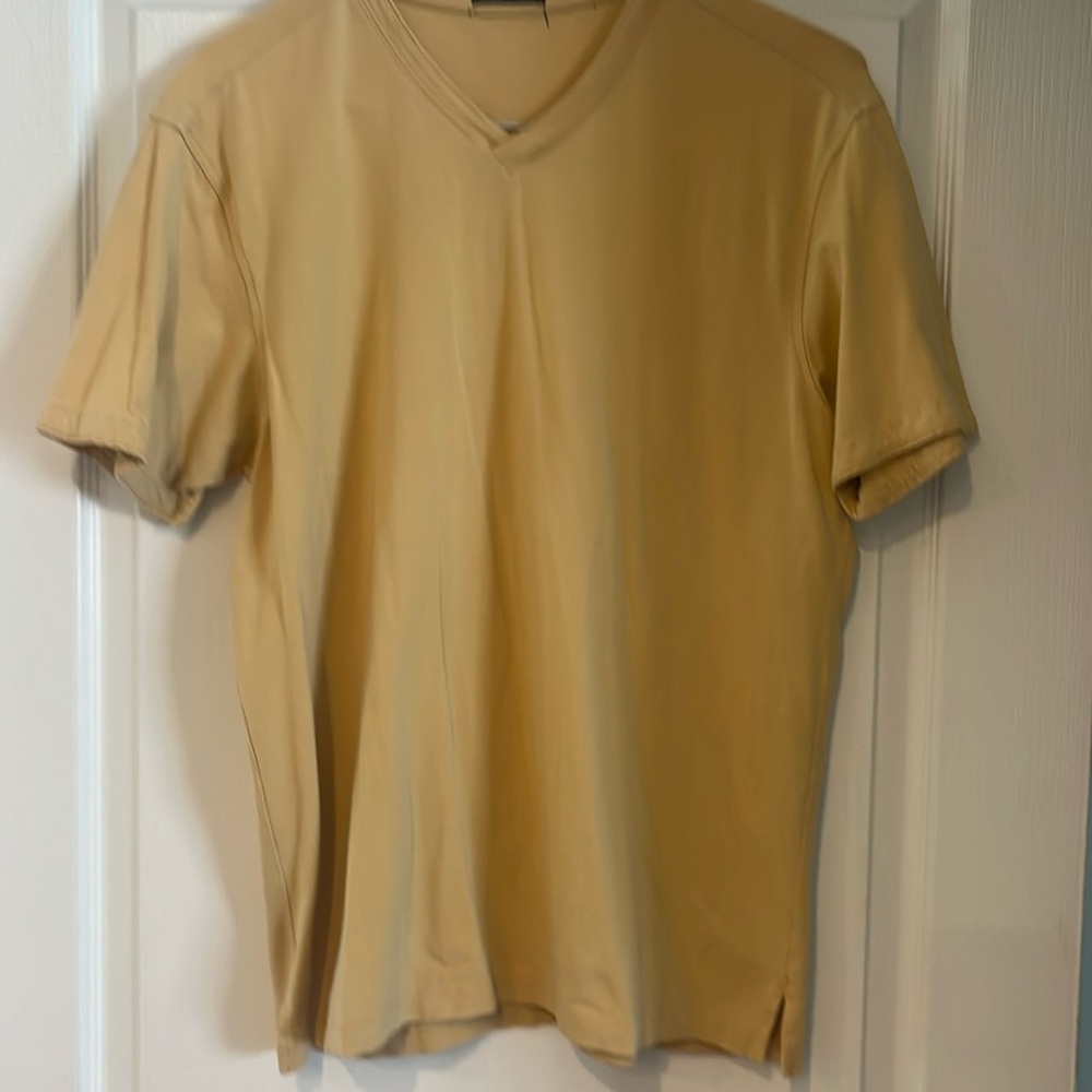 . Mens stretch V-neck tee. Size large dark yelllw